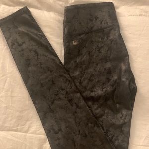 Fabletics black shine printed leggings
